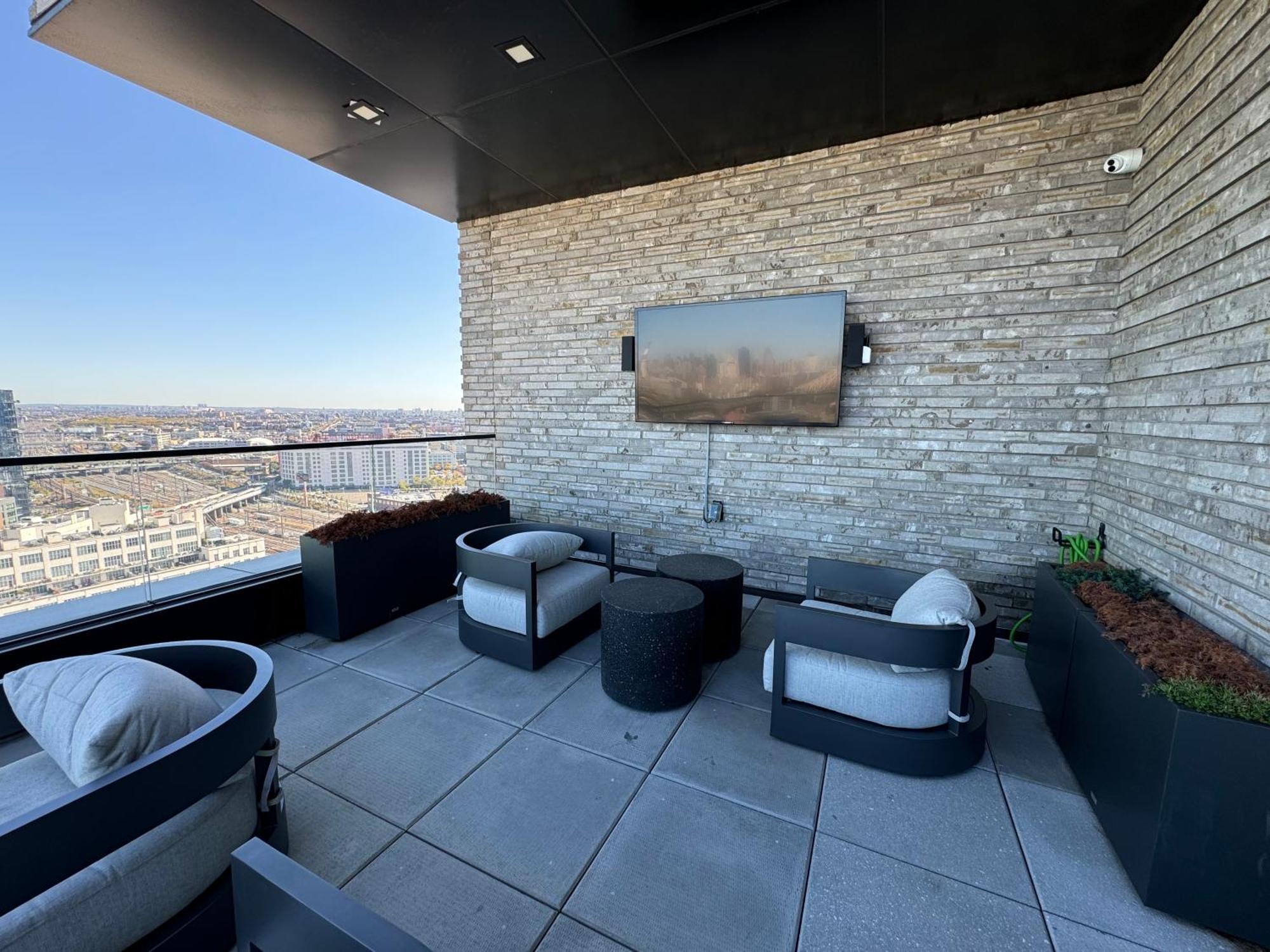 Beautiful New Luxury Smart High Floor Corner *