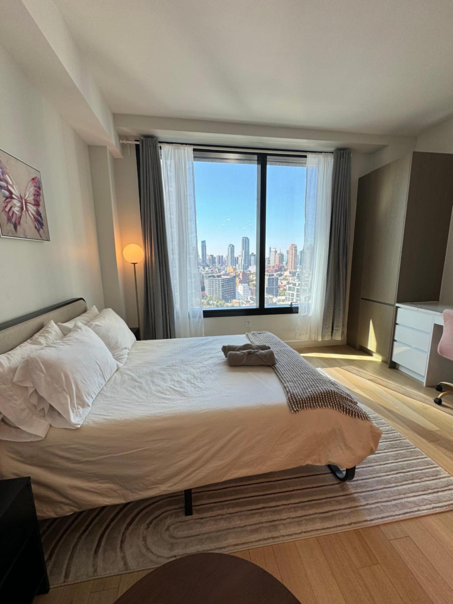 Beautiful New Luxury Smart High Floor Corner Apartment *